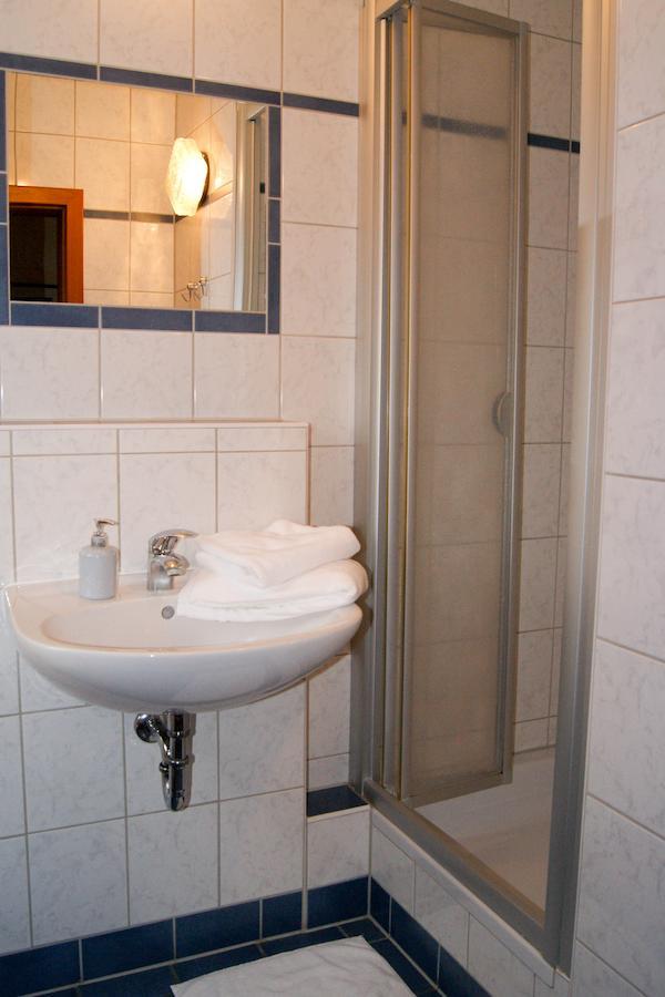 Hotel Schonunger Bucht Waigolshausen Zimmer foto